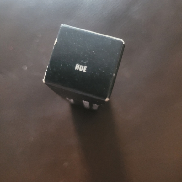 Mac lipstick, GLAZE discontinued. Software demanded "Women" category, but u know - Picture 3 of 6